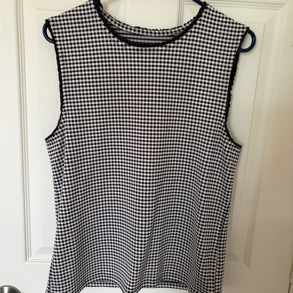 Brown & White Houndstooth Sleeveless Top